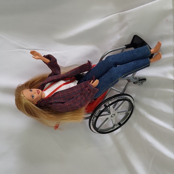Becky School Photographer Wheelchair Barbie vintage 1998 read descrip - Picture 3 of 15